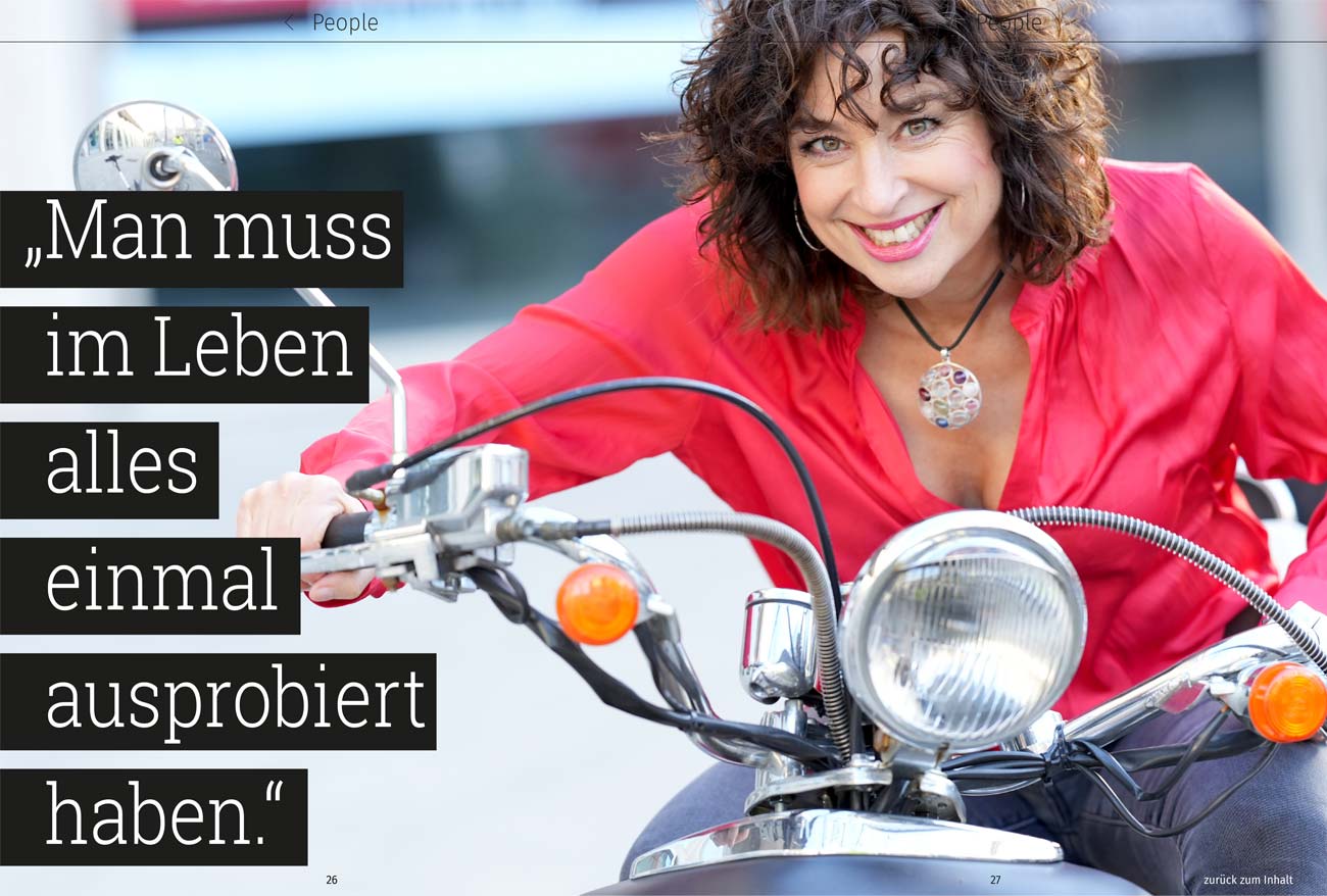 Isabel Varell auf einem Motorrad